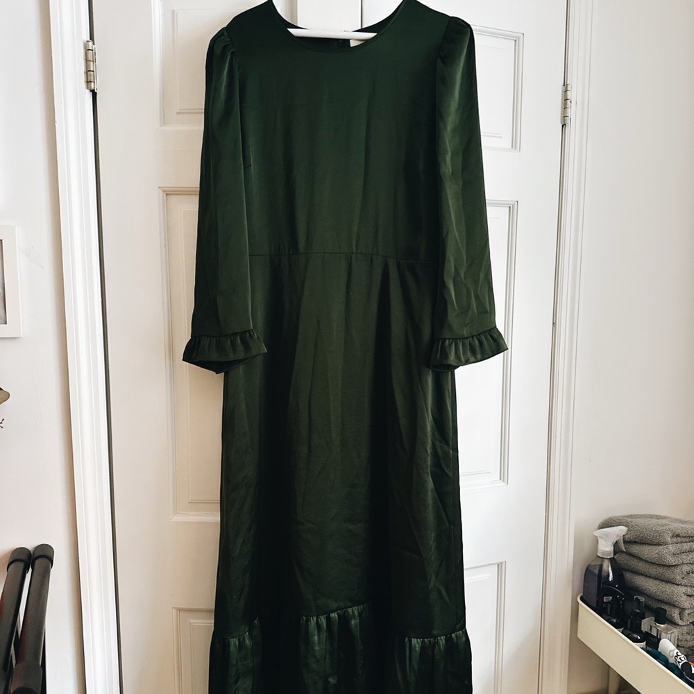 NWT Wilfred Gene satin dress